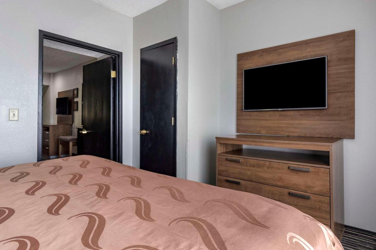 King Suite - Accessible/Non-Smoking at Quality Inn & Suites I-35 E / Walnut Hill