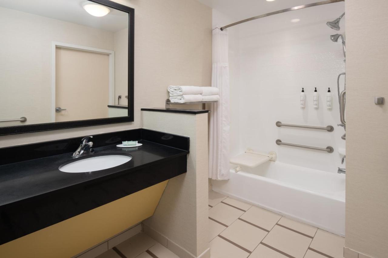 | Fairfield Inn & Suites Tampa Westshore / Airport