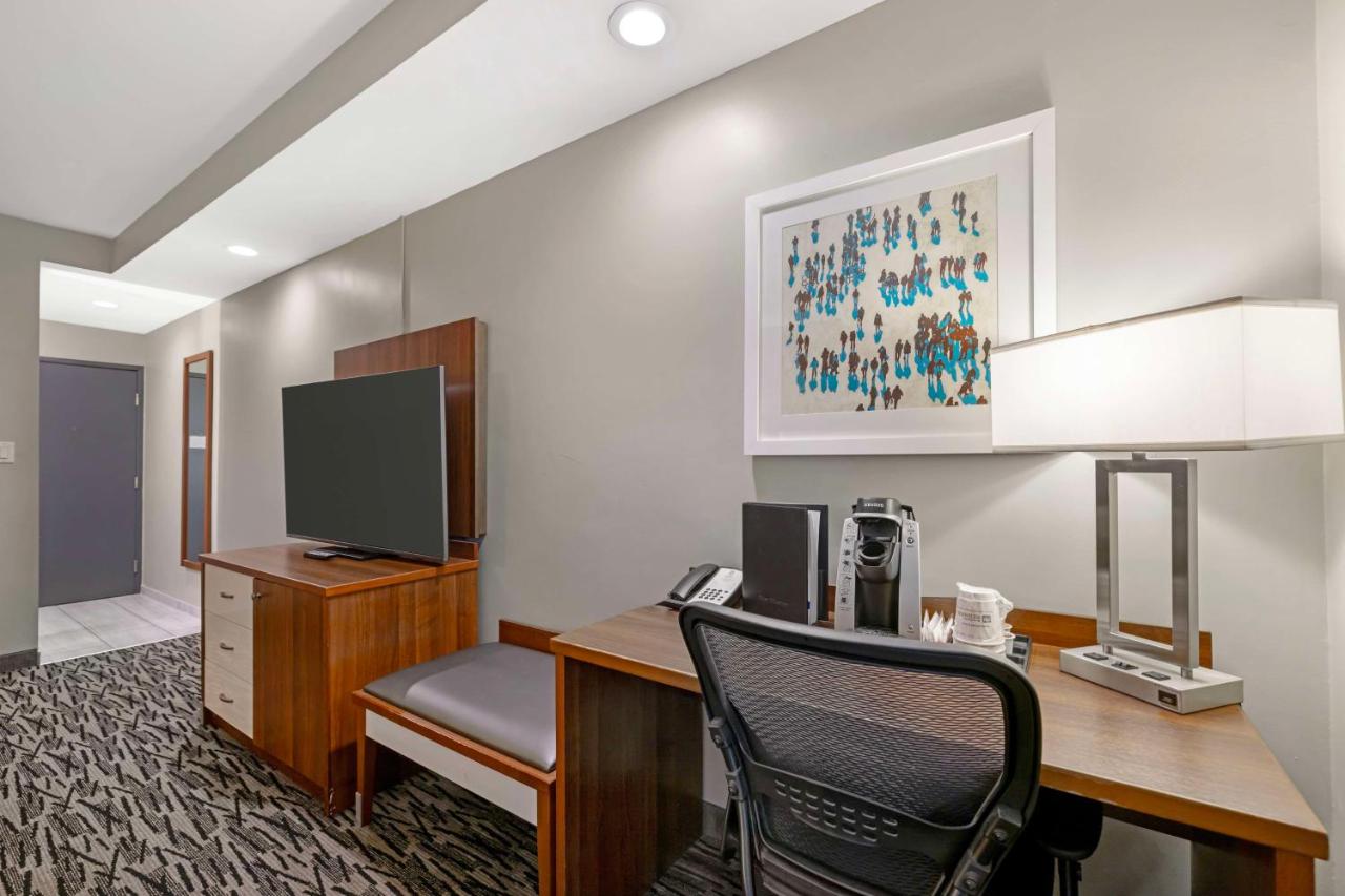 Queen Room with Two Queen Beds - Non-Smoking at Best Western on the Avenue