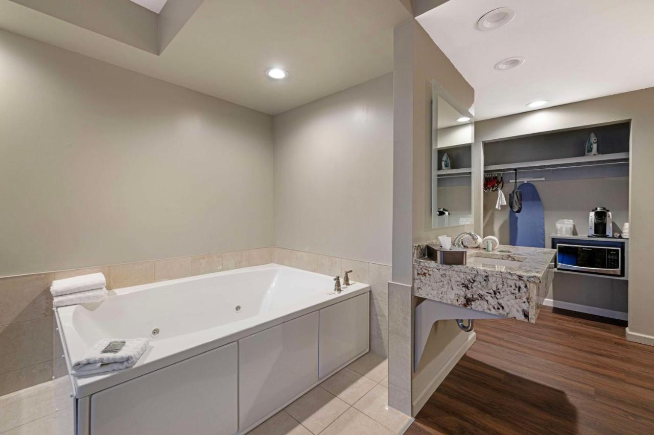 | Best Western on the Avenue