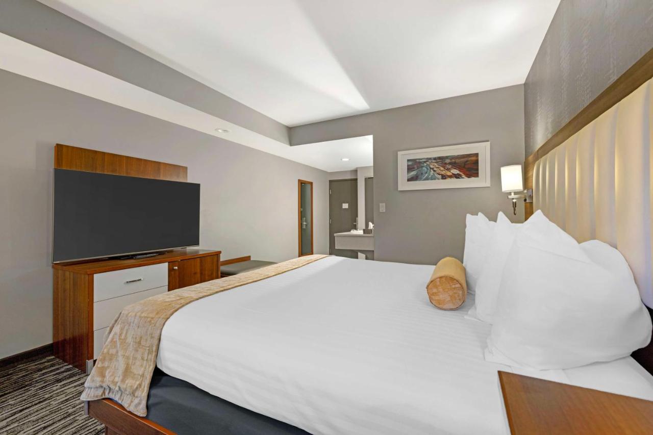 | Best Western on the Avenue