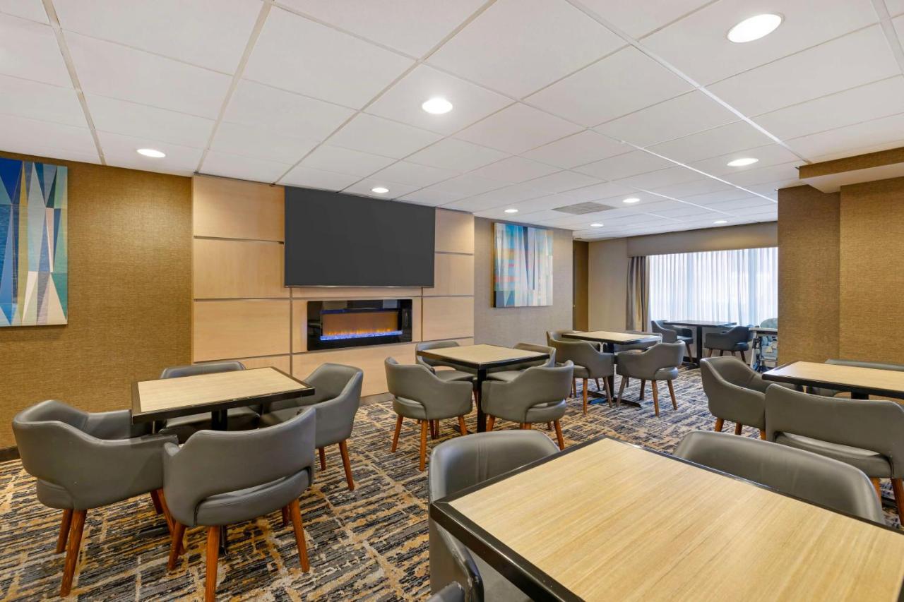| Best Western on the Avenue