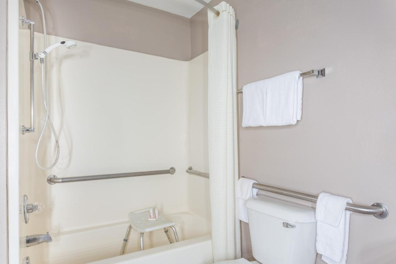 Deluxe King Room - Non-Smoking at Super 8 by Wyndham Rock Springs