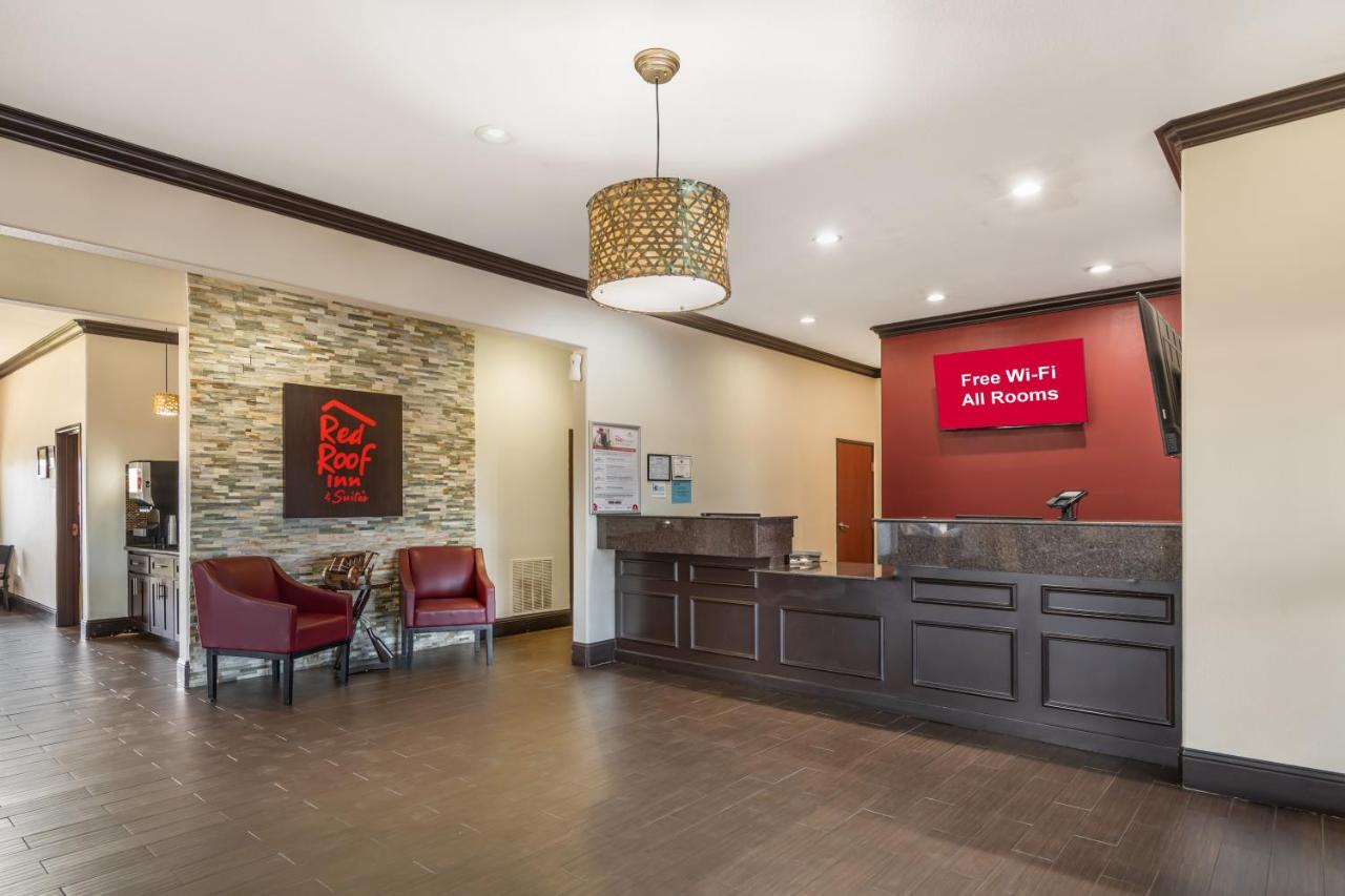 | Red Roof Inn & Suites Sulphur Springs