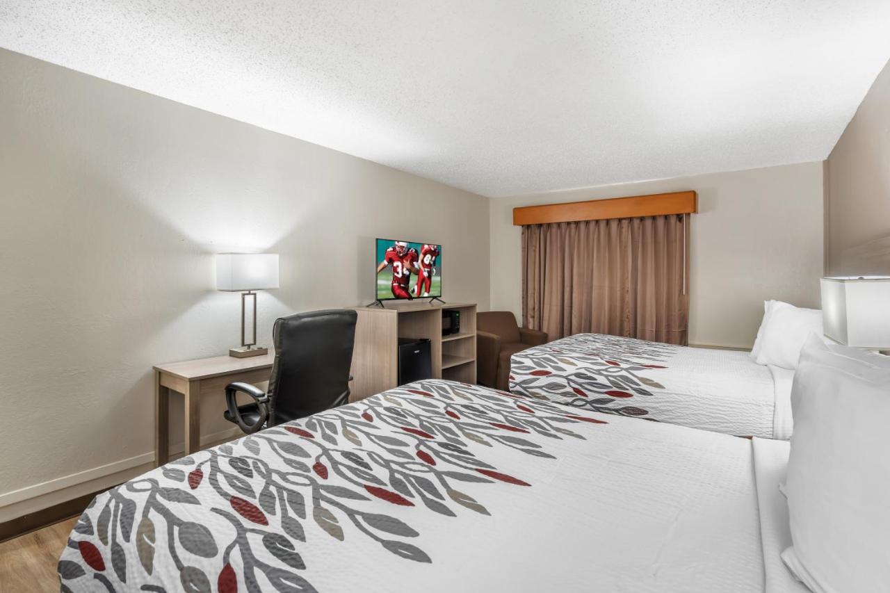 | Red Roof Inn & Suites Sulphur Springs