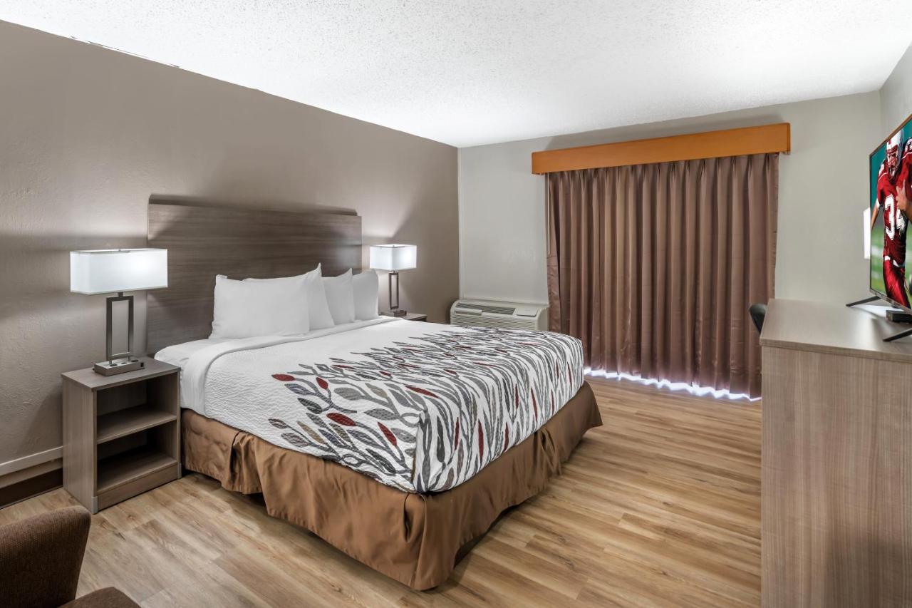 King Suite with Sofa Bed at Red Roof Inn & Suites Sulphur Springs