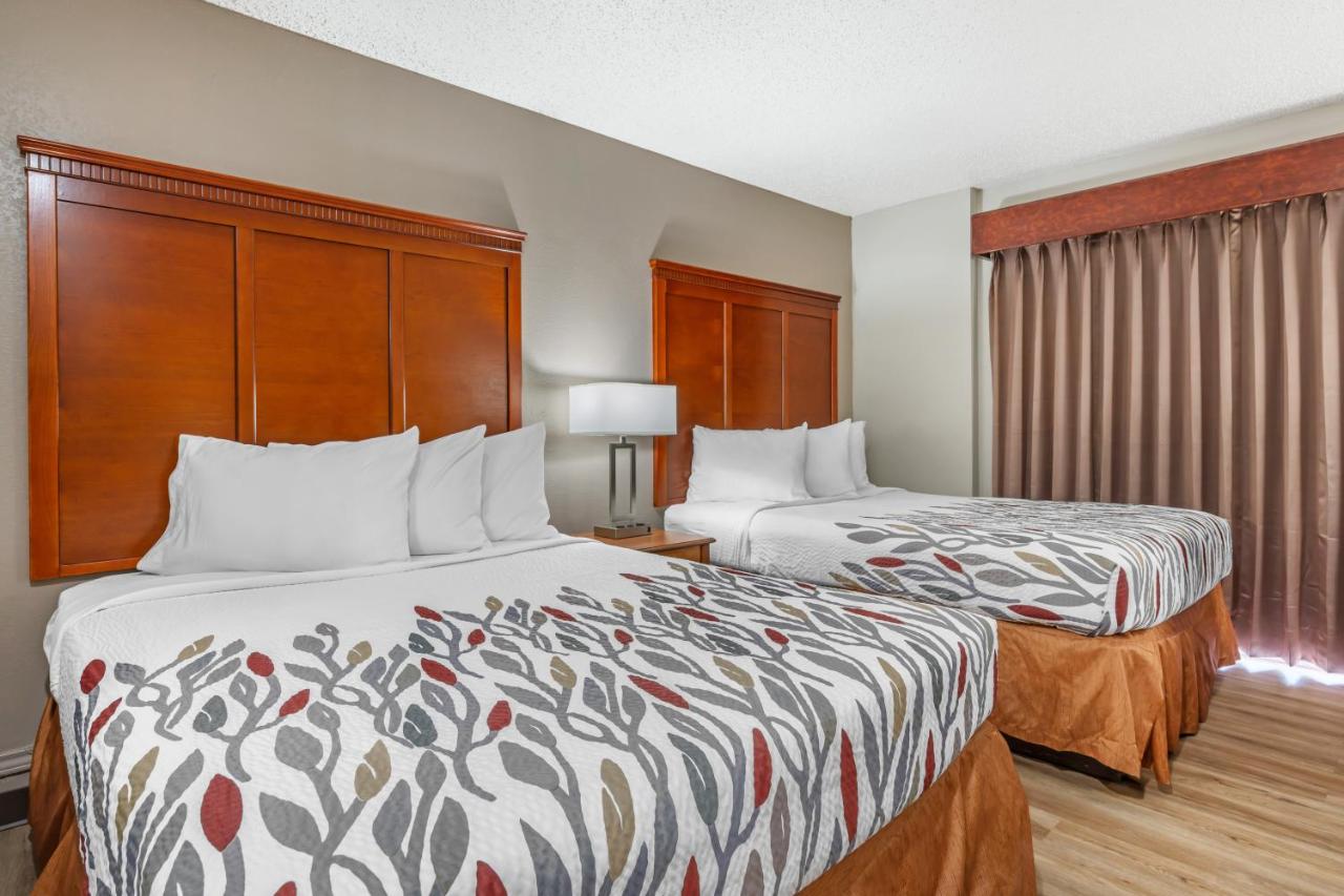 | Red Roof Inn & Suites Sulphur Springs