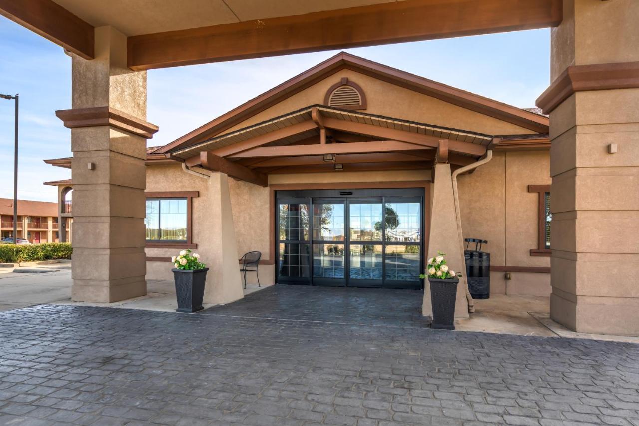 | Red Roof Inn & Suites Sulphur Springs