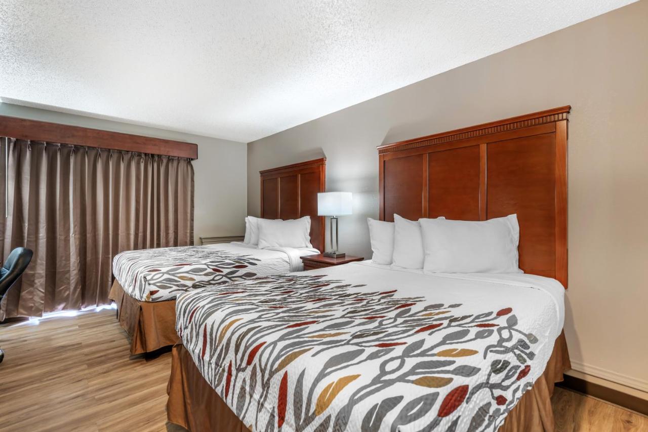 | Red Roof Inn & Suites Sulphur Springs