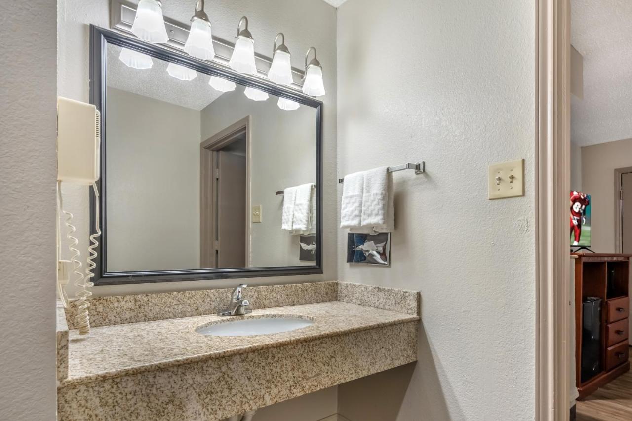 Queen Suite with Two Queen Beds - Disability Access at Red Roof Inn & Suites Sulphur Springs