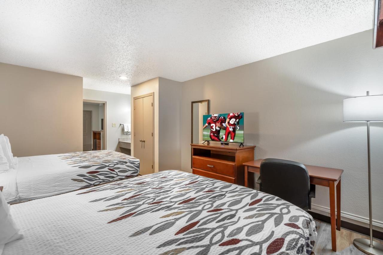  | Red Roof Inn & Suites Sulphur Springs