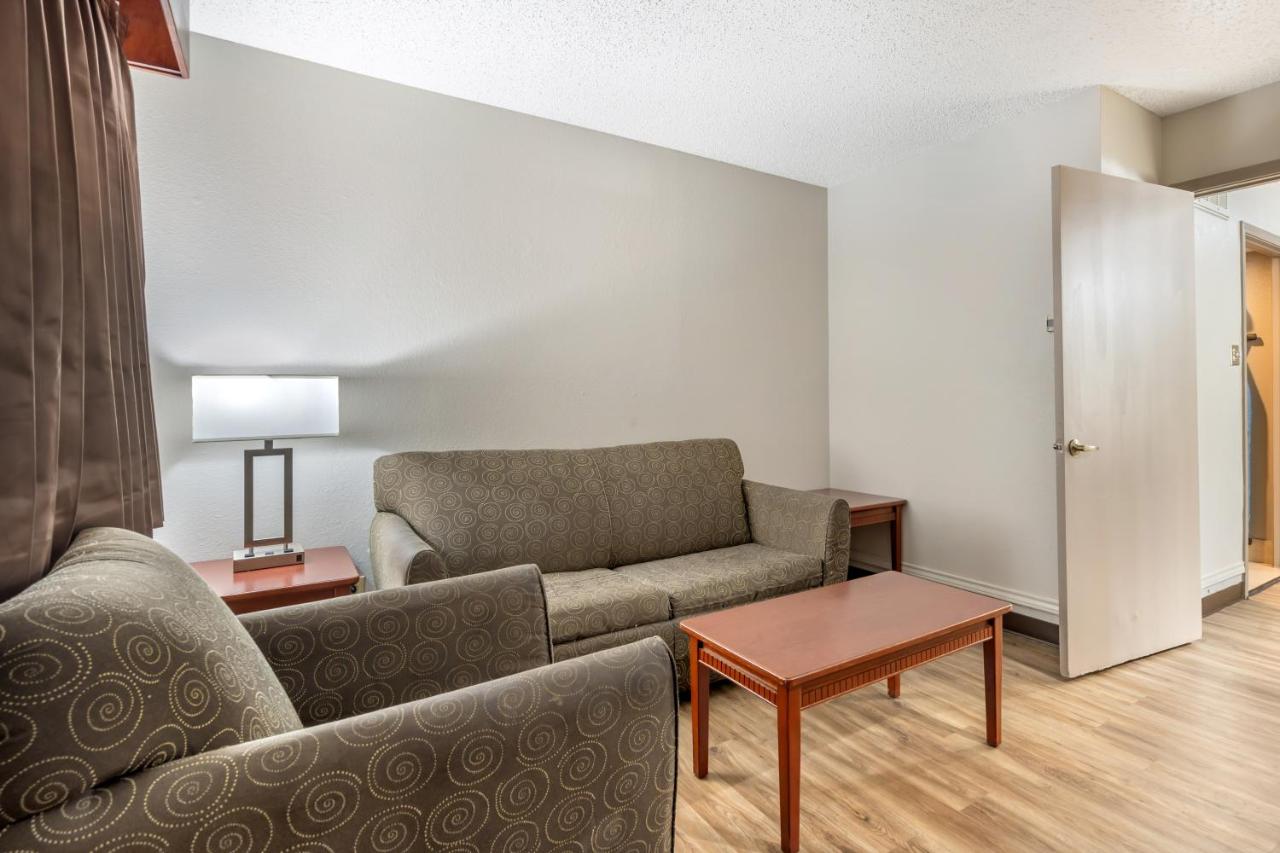 Queen Suite with Two Queen Beds - Disability Access at Red Roof Inn & Suites Sulphur Springs