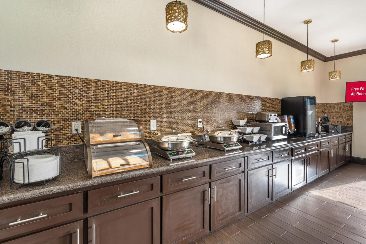 | Red Roof Inn & Suites Sulphur Springs