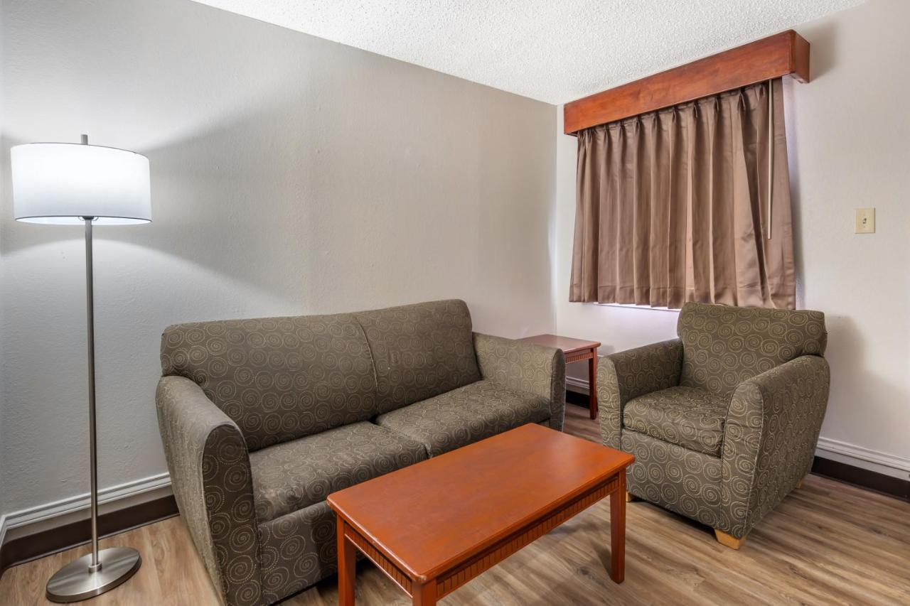 Queen Suite with Two Queen Beds - Disability Access at Red Roof Inn & Suites Sulphur Springs