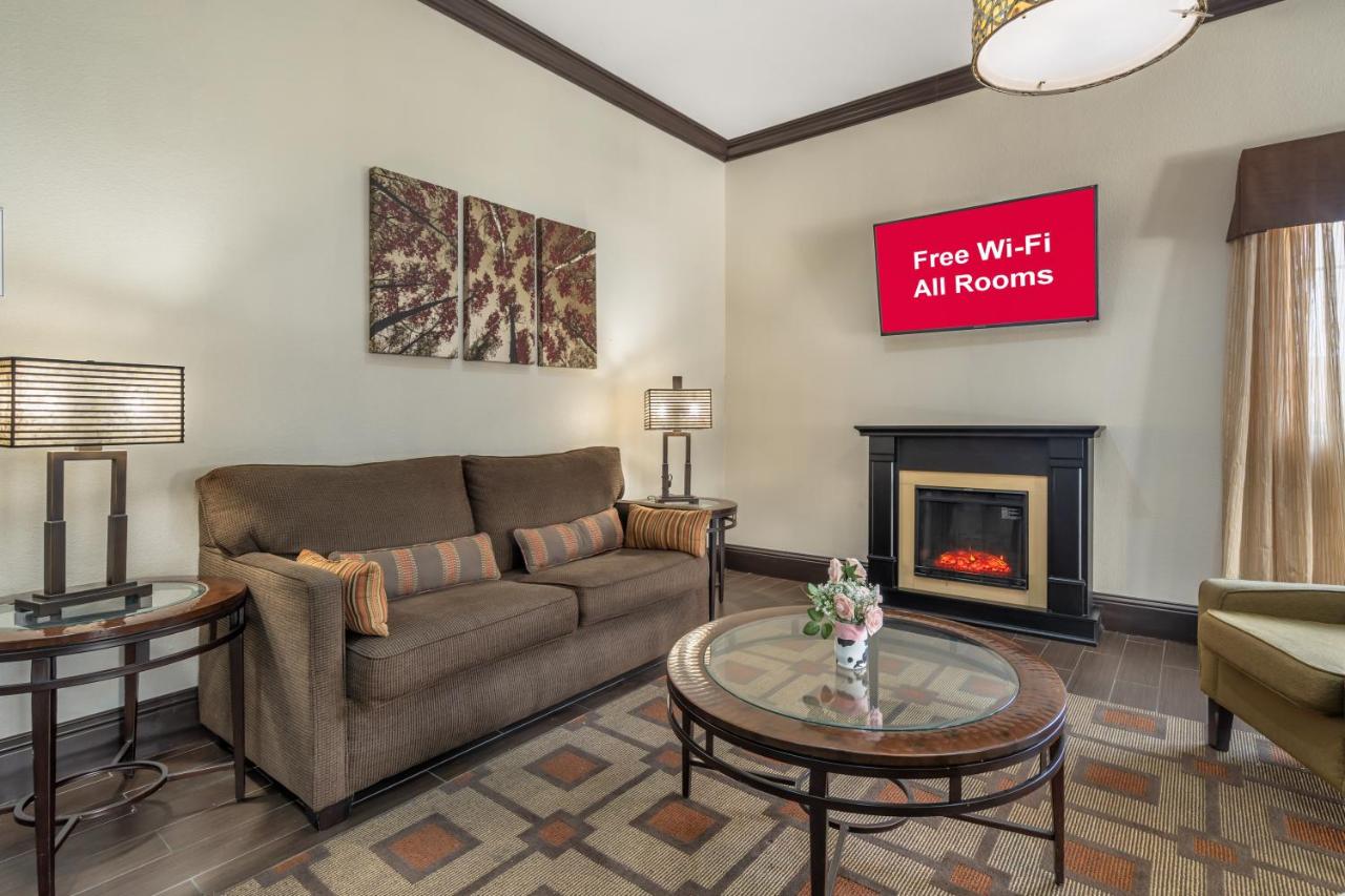 | Red Roof Inn & Suites Sulphur Springs