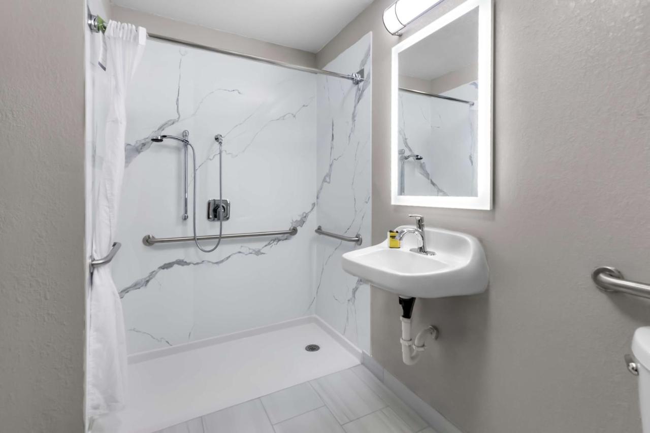 | Fairfield Inn St. Louis Fenton