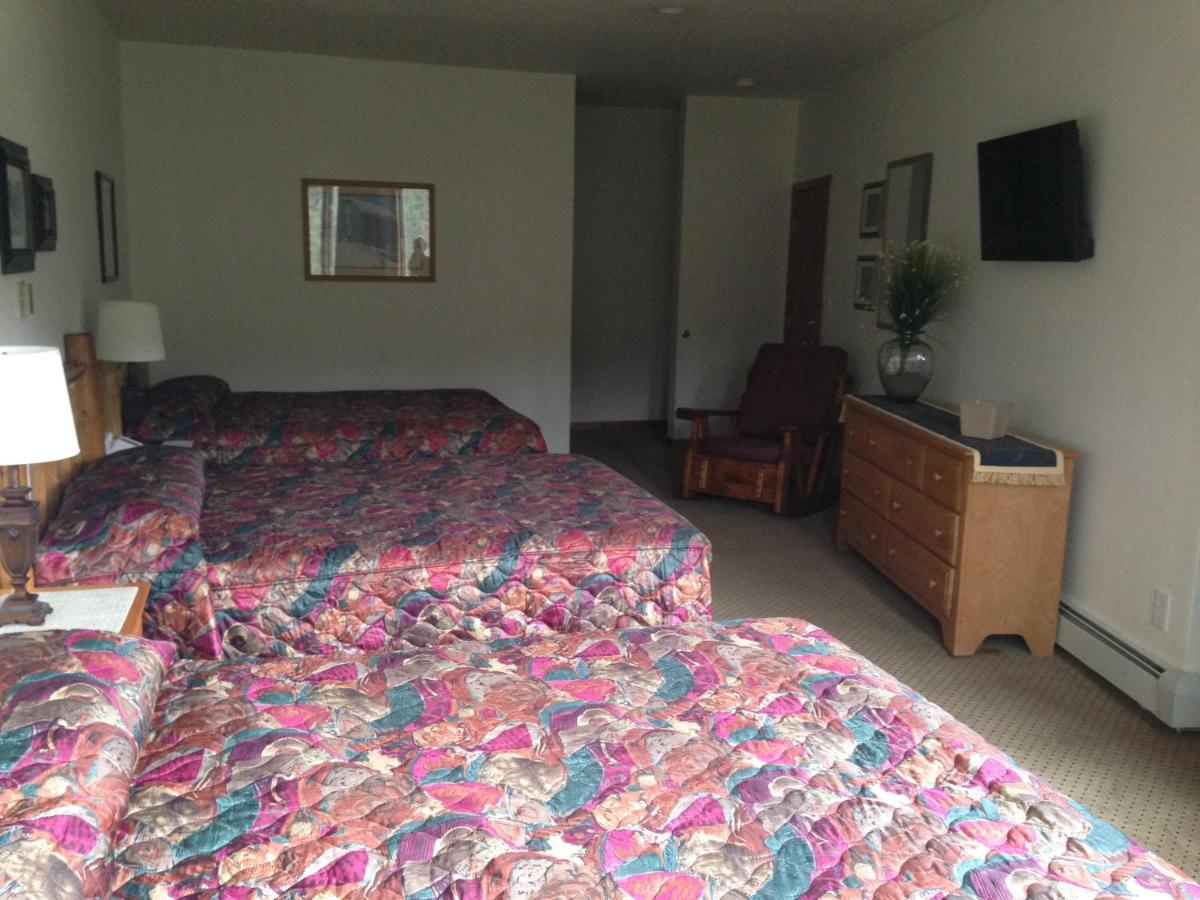 Family Room at Soda Butte Lodge