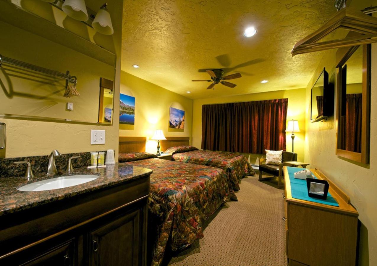 Double Room at Soda Butte Lodge
