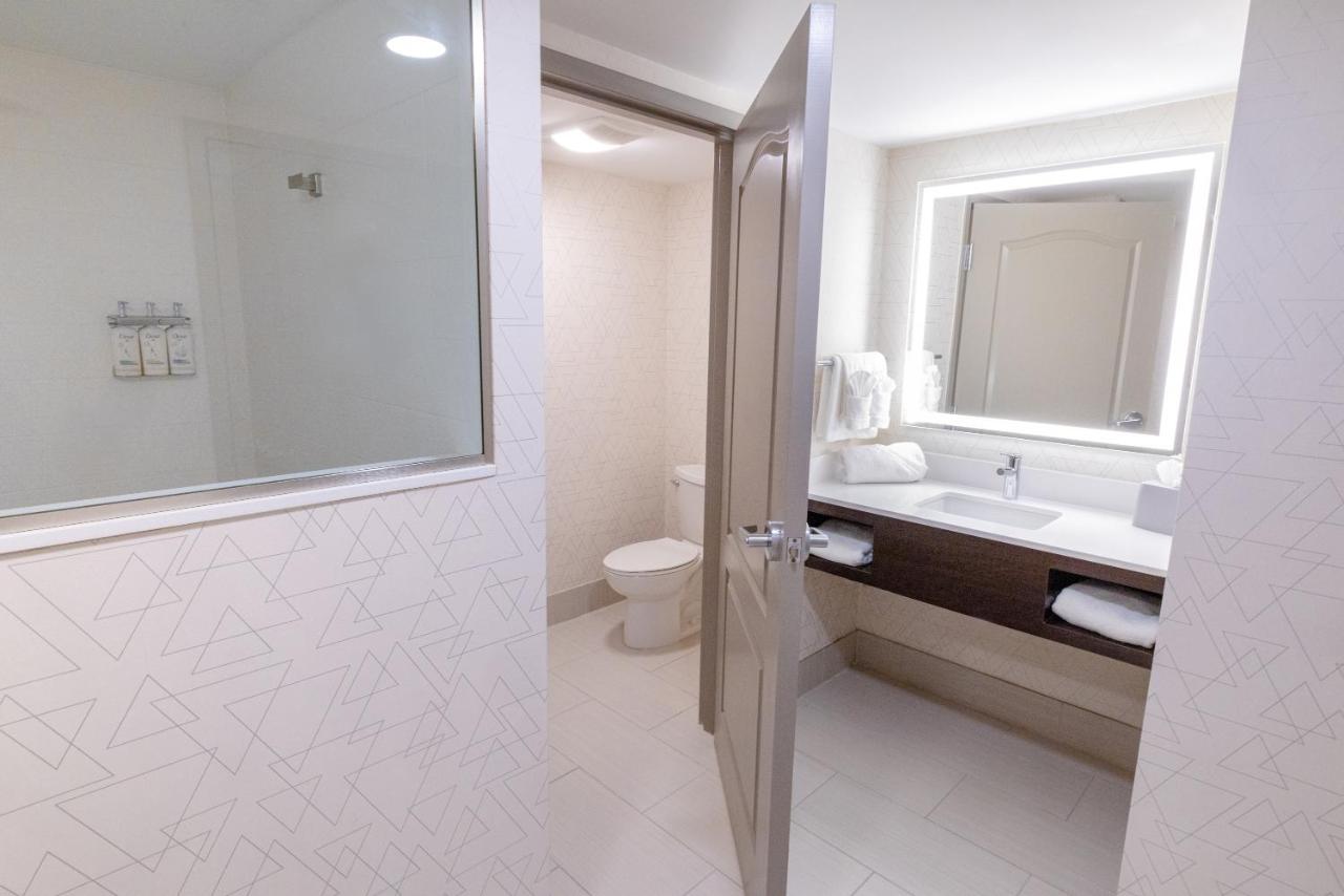 | Holiday Inn Express Hotel of Neptune, an IHG Hotel