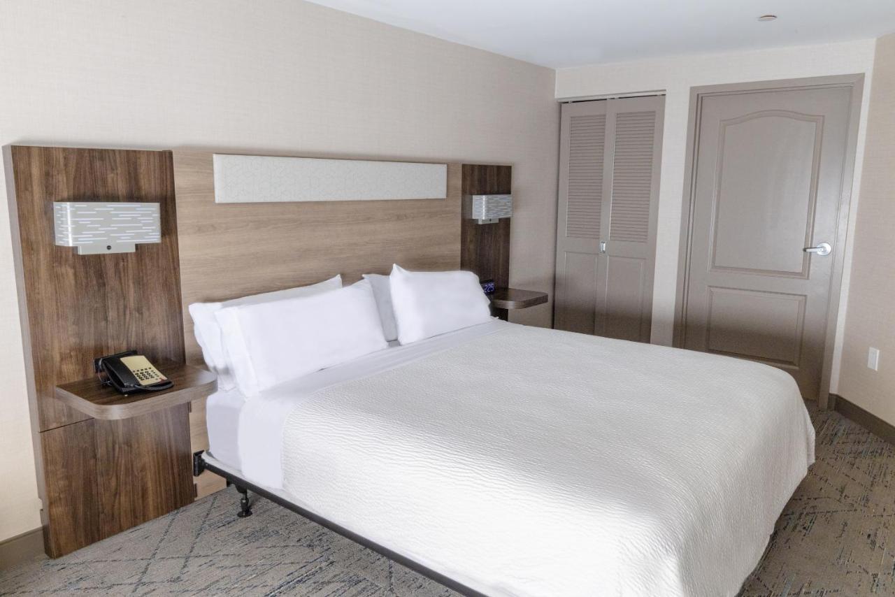 Suite - Mobility Access Roll in Shower/Non-Smoking at Holiday Inn Express Hotel of Neptune by IHG