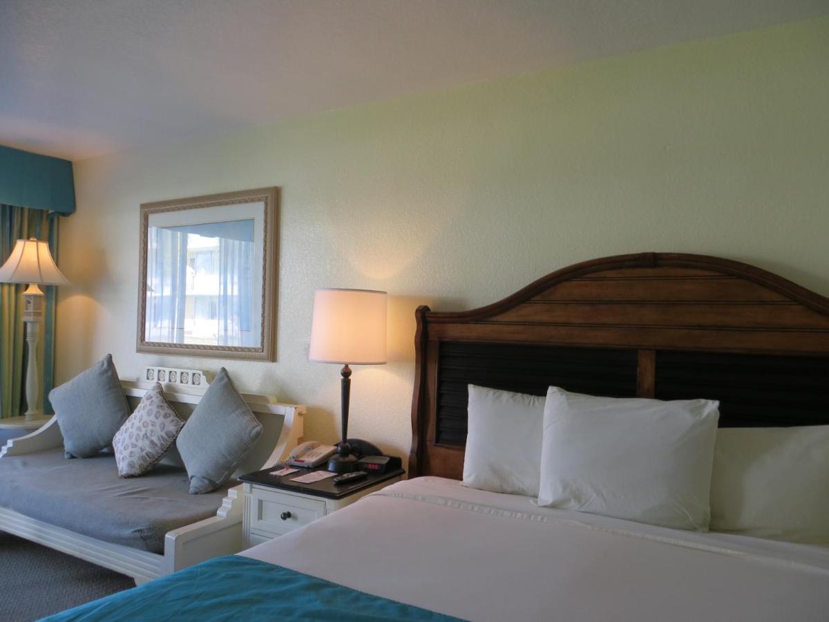 | Seralago Hotel & Suites Main Gate East