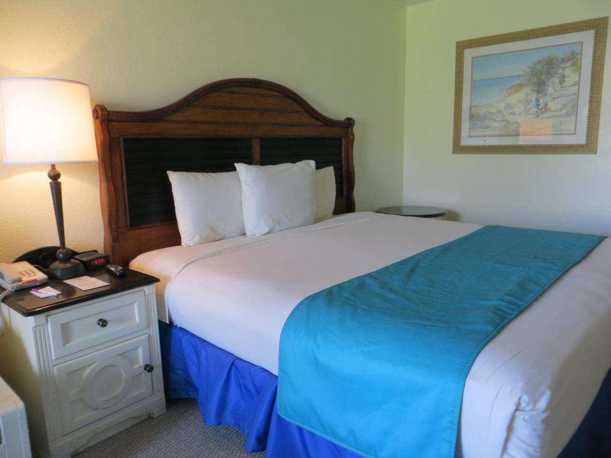 | Seralago Hotel & Suites Main Gate East