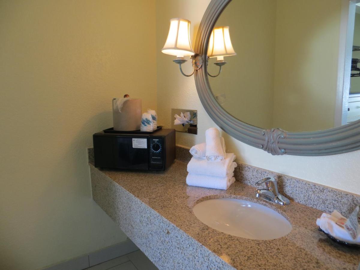 | Seralago Hotel & Suites Main Gate East