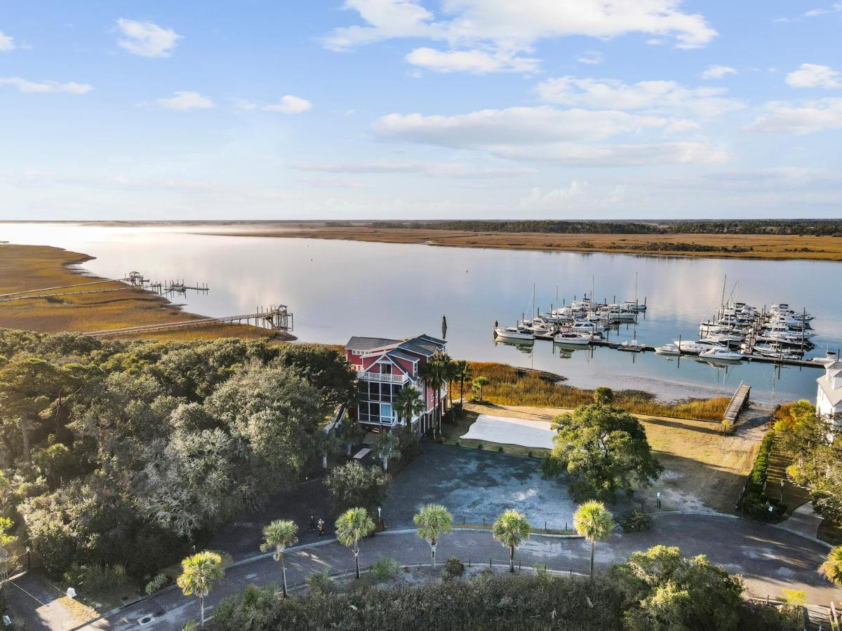 | Regatta Inn - Adults Only