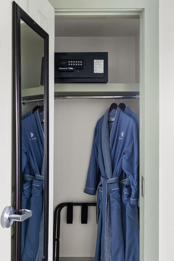 | Regatta Inn - Adults Only