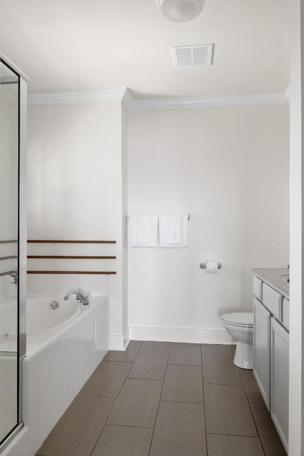 | Regatta Inn - Adults Only