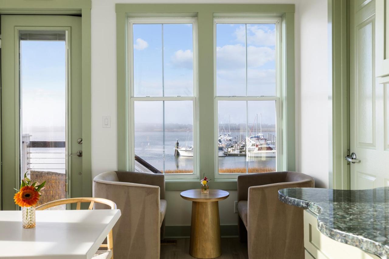 | Regatta Inn - Adults Only