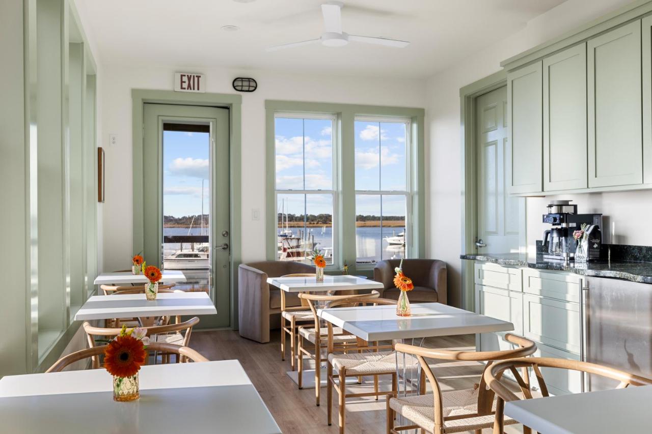 | Regatta Inn - Adults Only