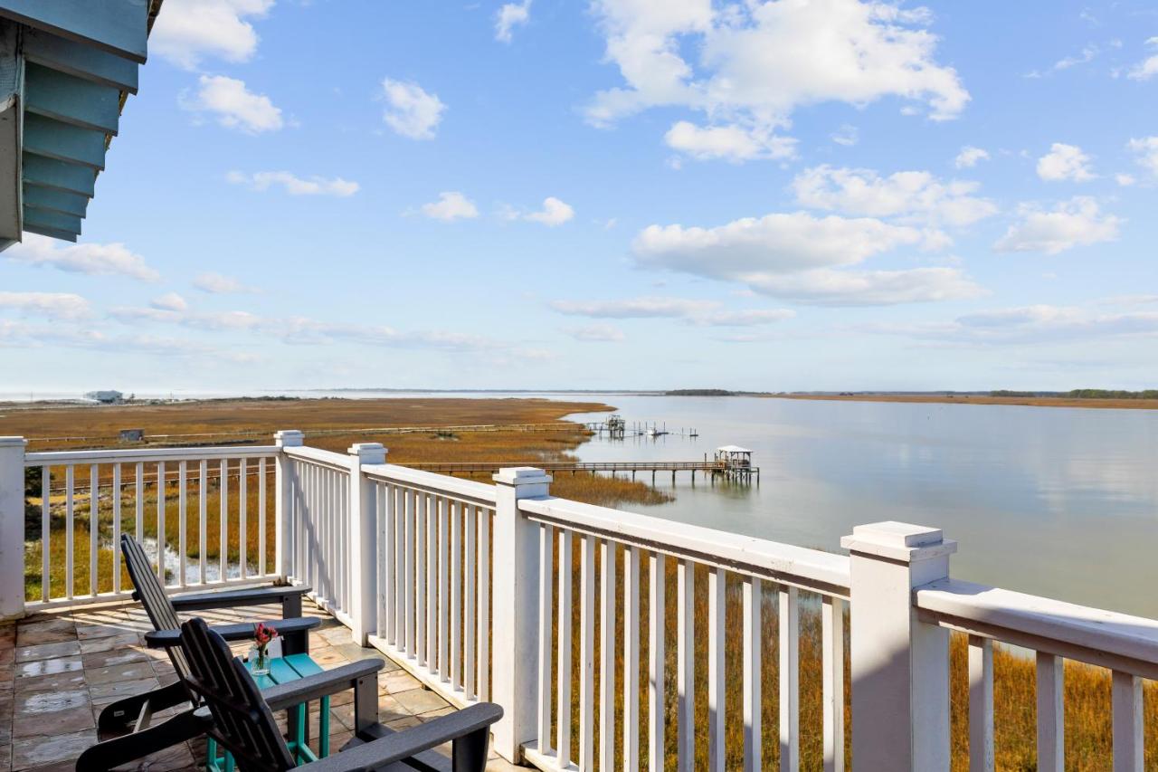 | Regatta Inn - Adults Only
