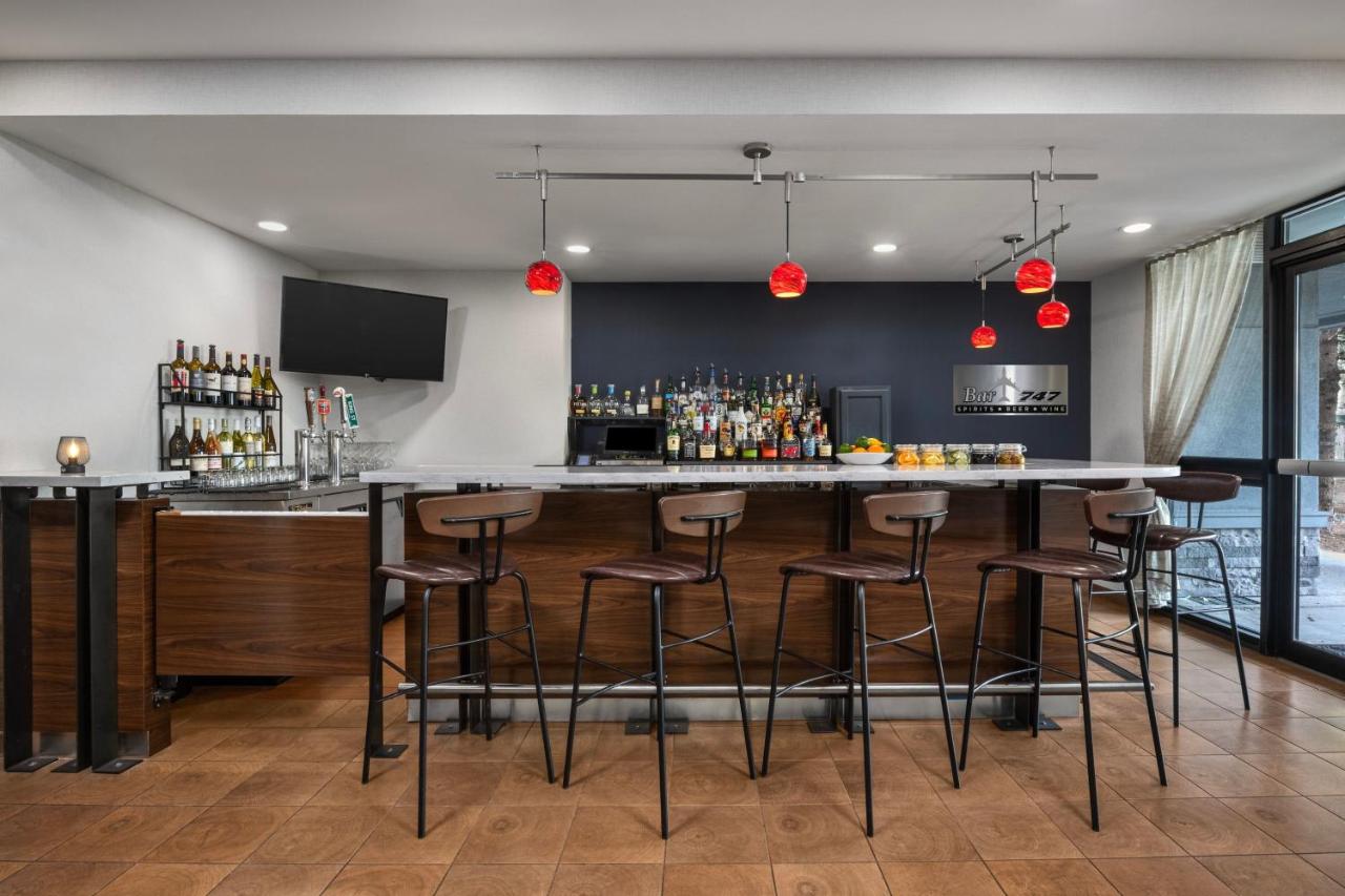 | Courtyard by Marriott Anchorage Airport