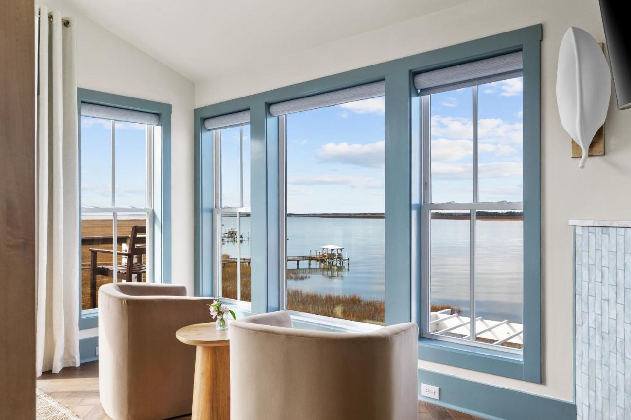 | Regatta Inn - Adults Only