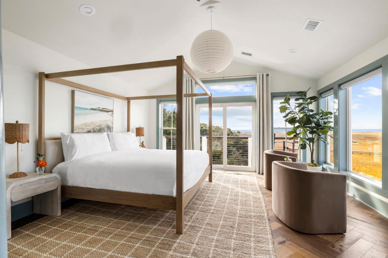 | Regatta Inn - Adults Only