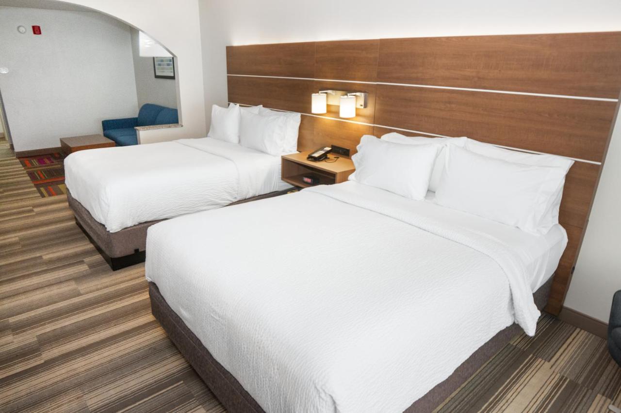 | Holiday Inn Express & Suites Stroudsburg-Poconos