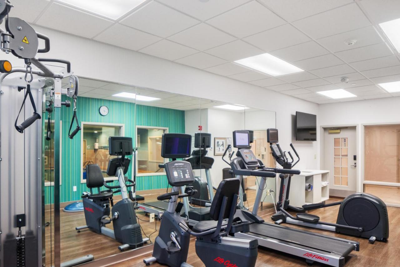 | Holiday Inn Express & Suites Stroudsburg-Poconos
