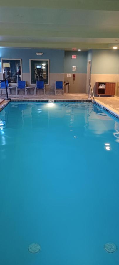 | Holiday Inn Express & Suites Stroudsburg-Poconos