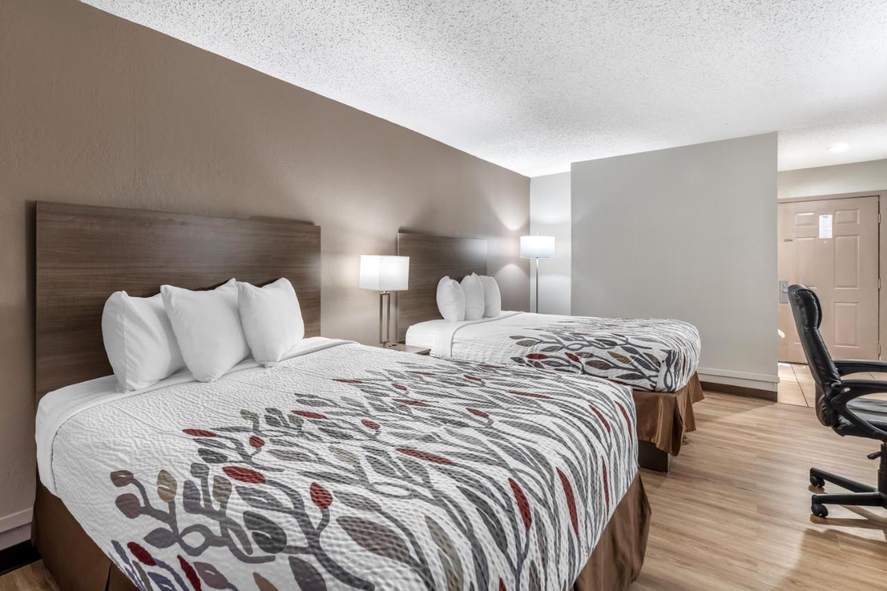 | Red Roof Inn & Suites Sulphur Springs