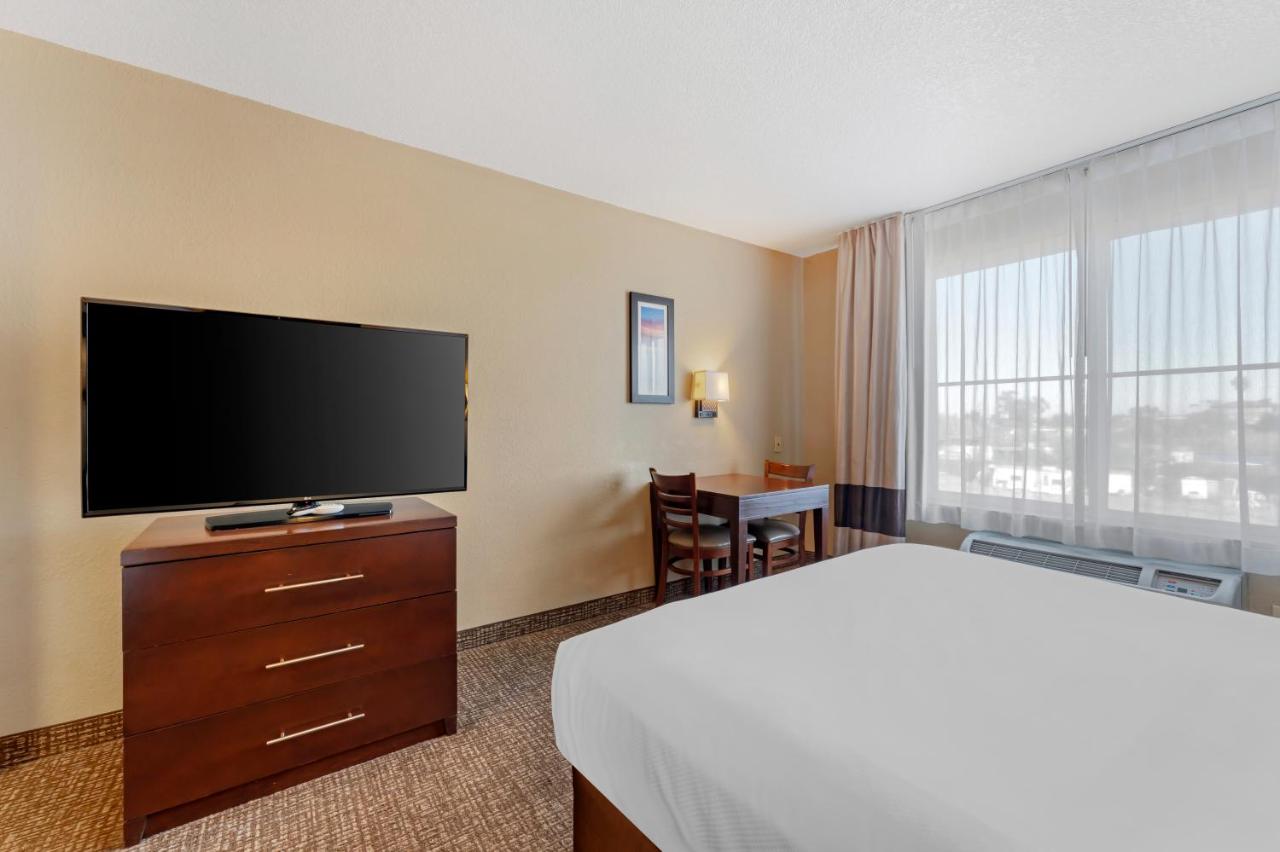 King Room with Roll-In Shower - Accessible/Non Smoking at Comfort Inn Lathrop - Stockton Airport