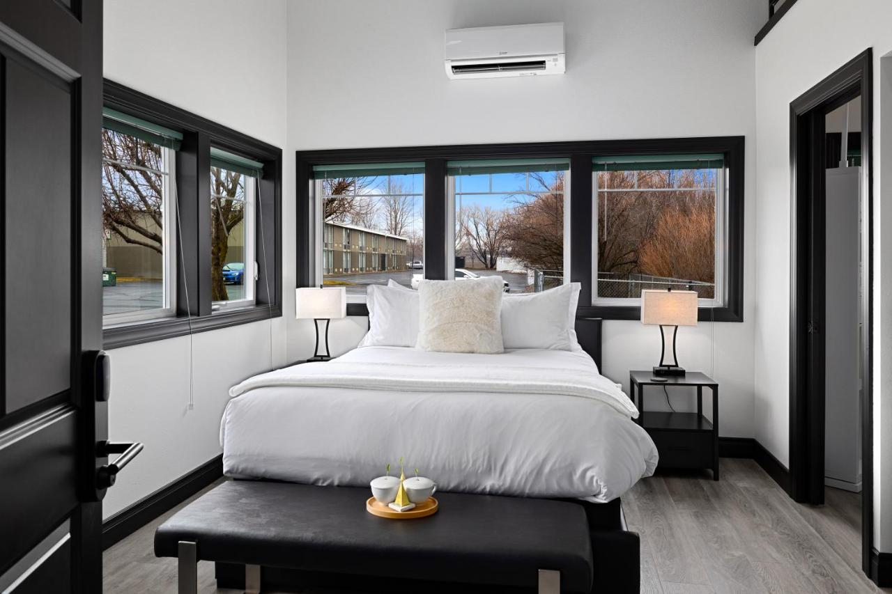 Deluxe Double Room (1 adult + 1 child) at Icon Inn
