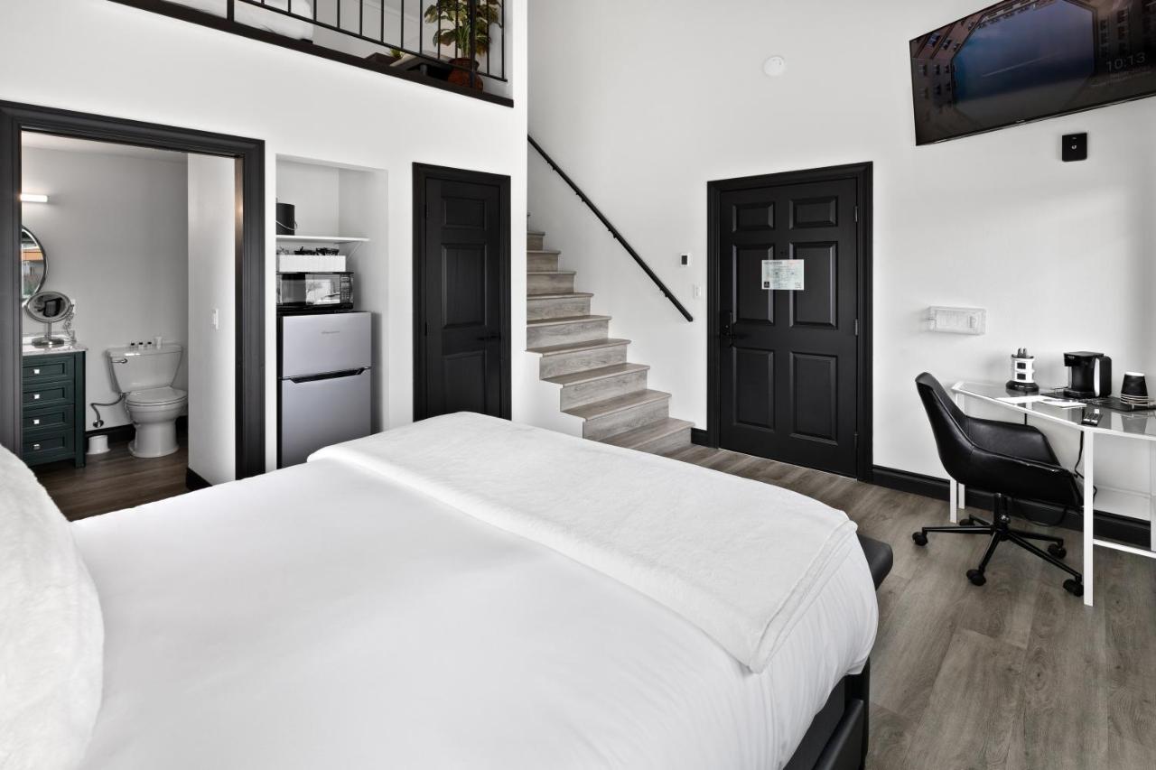 Deluxe Double Room (1 adult + 1 child) at Icon Inn