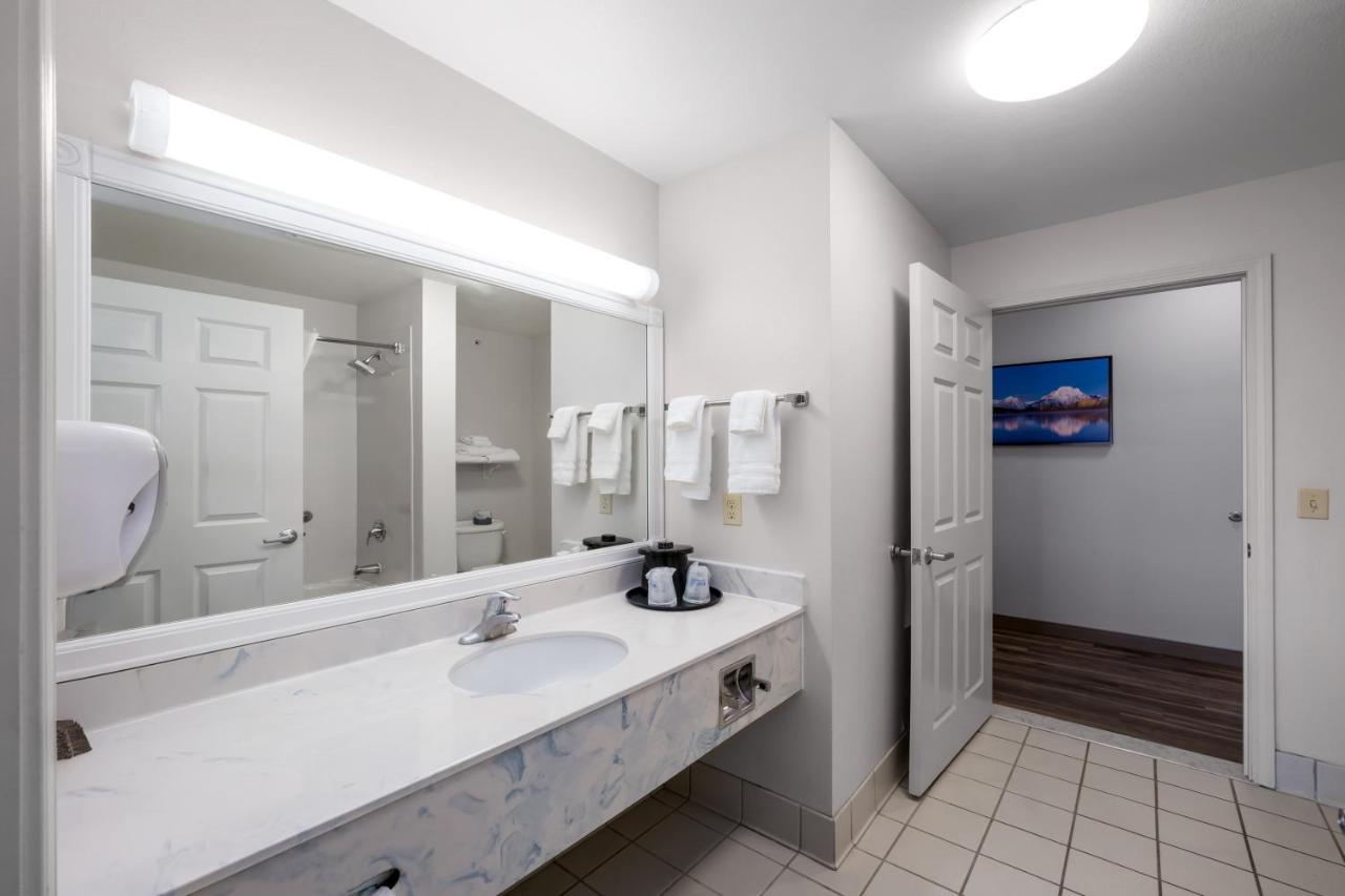 King Room - Non-Smoking at SureStay Plus Hotel by Best Western Billings