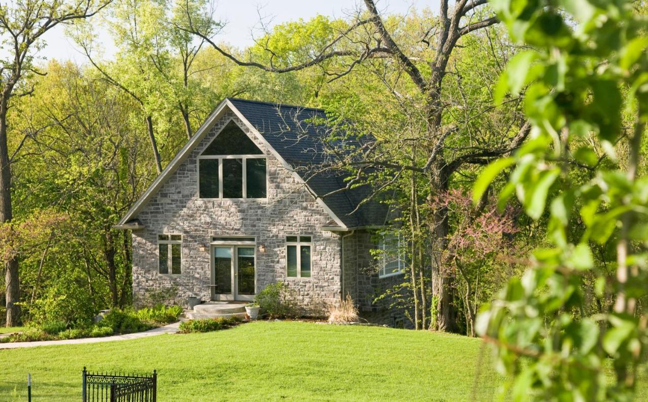 | Garth Woodside Mansion Bed and Breakfast
