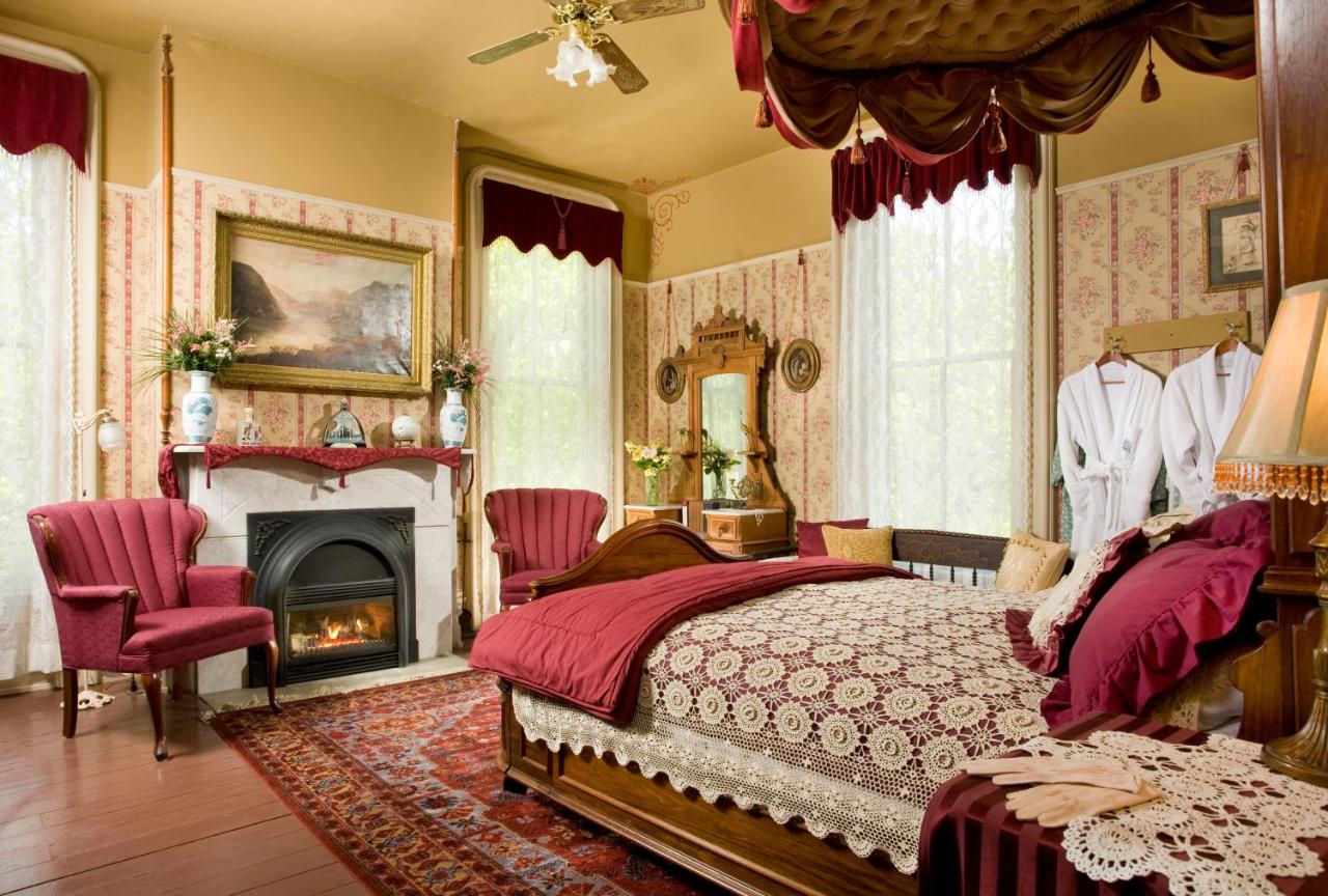 | Garth Woodside Mansion Bed and Breakfast