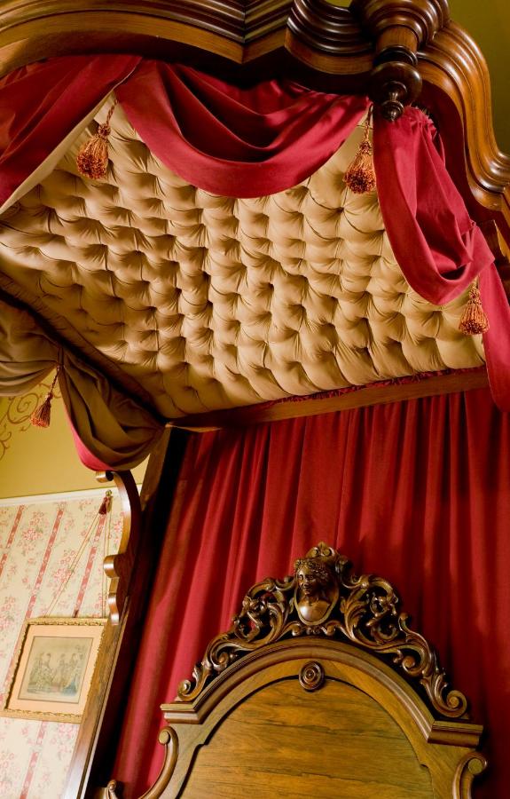 | Garth Woodside Mansion Bed and Breakfast