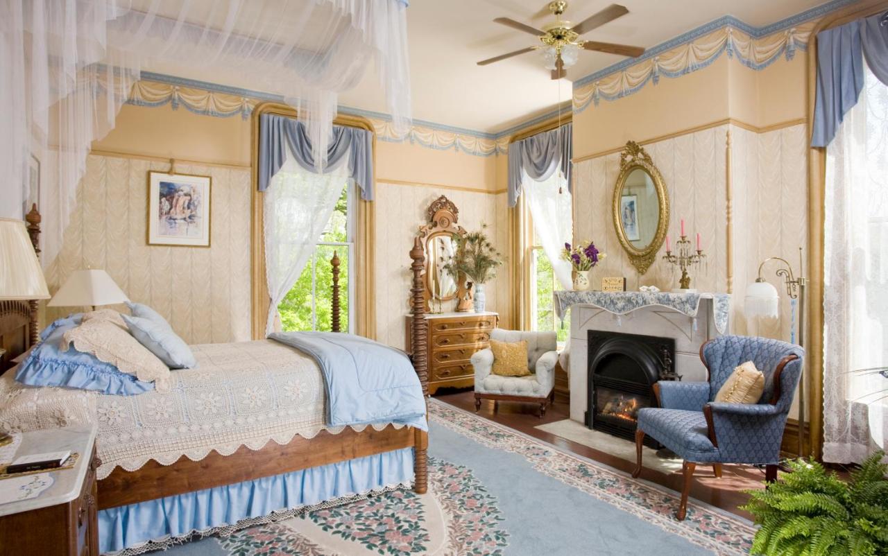 | Garth Woodside Mansion Bed and Breakfast