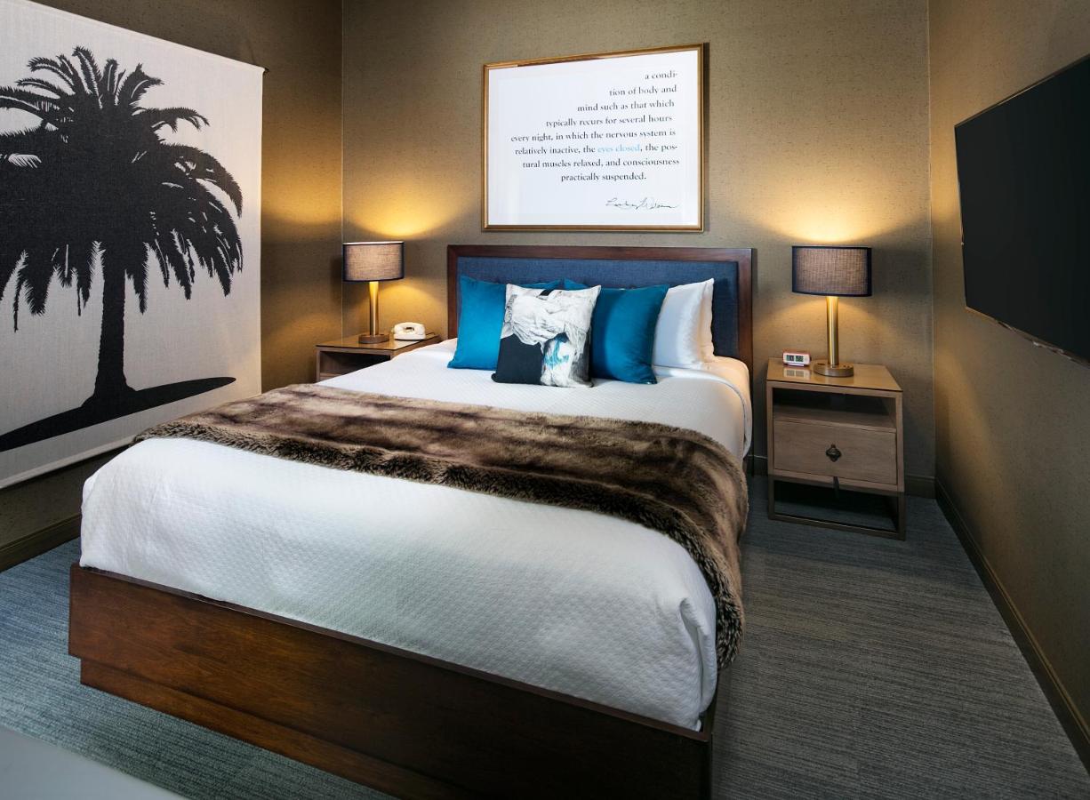King Room with City View at Hotel Hermosa