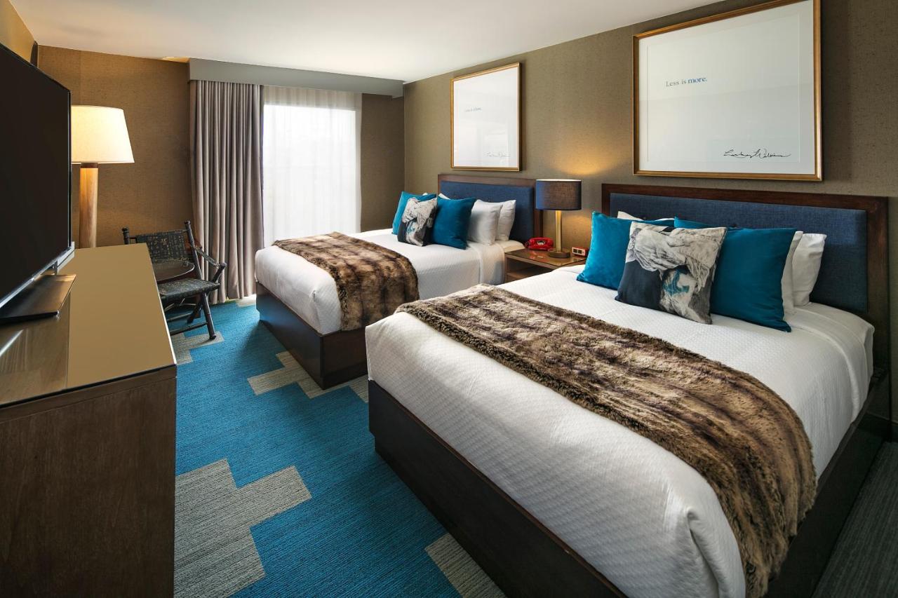 Queen Room with Two Queen Beds with Courtyard View at Hotel Hermosa
